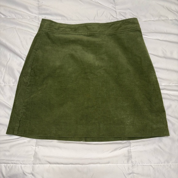 J. Crew Dresses & Skirts - J. Crew corduroy pencil skirt - size 4 size olive army green